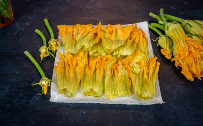 Anchovy and Zucchini Flower Pizza: Step 1.