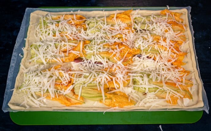 Anchovy and Zucchini Flower Pizza: Step 6.