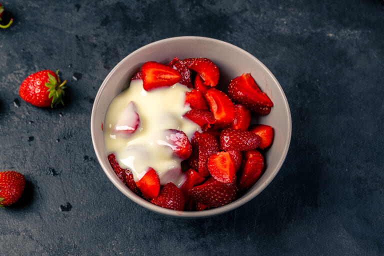 Two-ingredient Strawberry Ice Cream with Condensed Milk: Step 1.