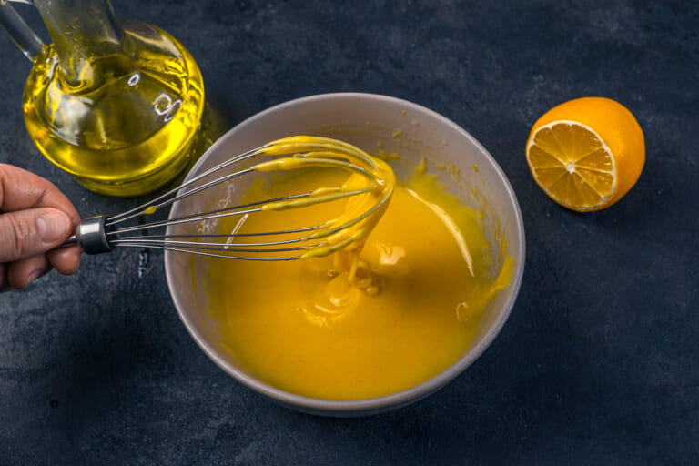 Homemade mayonnaise: As oil is added, the sauce begins to thicken