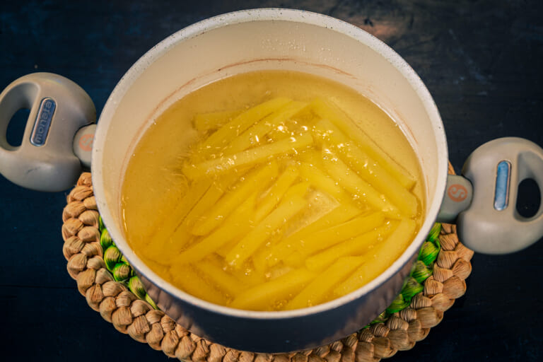Blanching potato sticks in hot oil