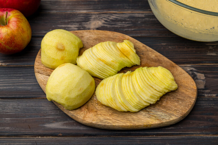 Slicing apples into thin pieces Slicing apples into thin pieces