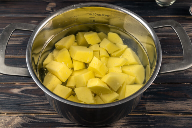 Potato zrazy with cabbage: Cutting and boiling potatoes for the dough
