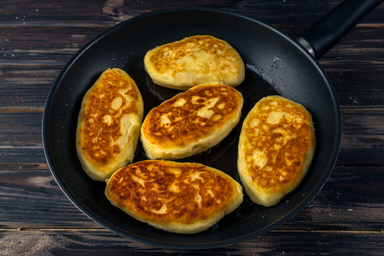 Potato zrazy with cabbage: Frying the potato pies until done