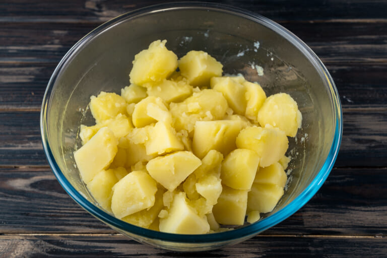 Potato zrazy with cabbage: Draining and mashing potatoes for the dough
