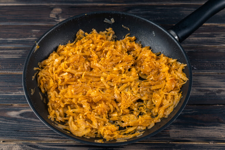 Potato zrazy with cabbage: Stewing the cabbage until done