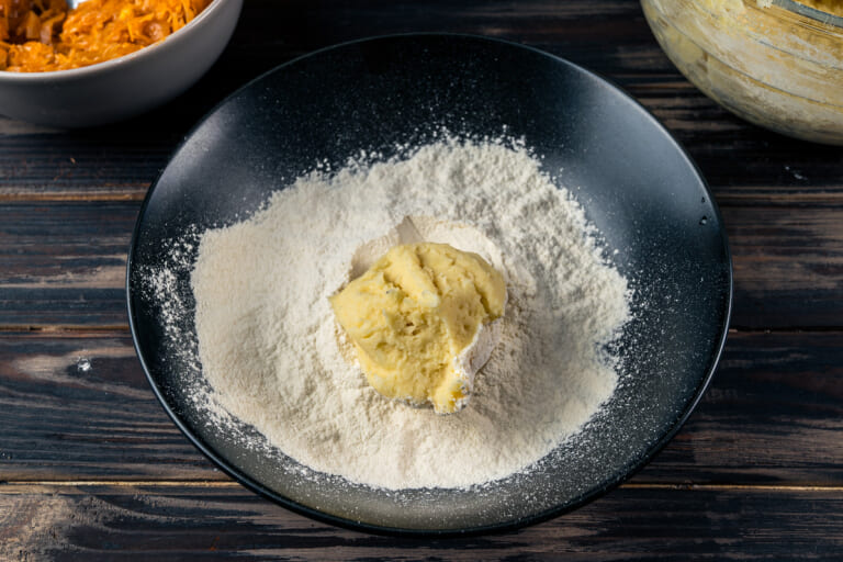 Potato zrazy with cabbage: Dusting potato dough with flour