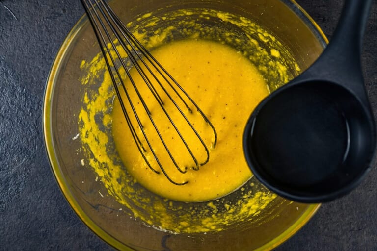 Egg sauce for dressing carbonara