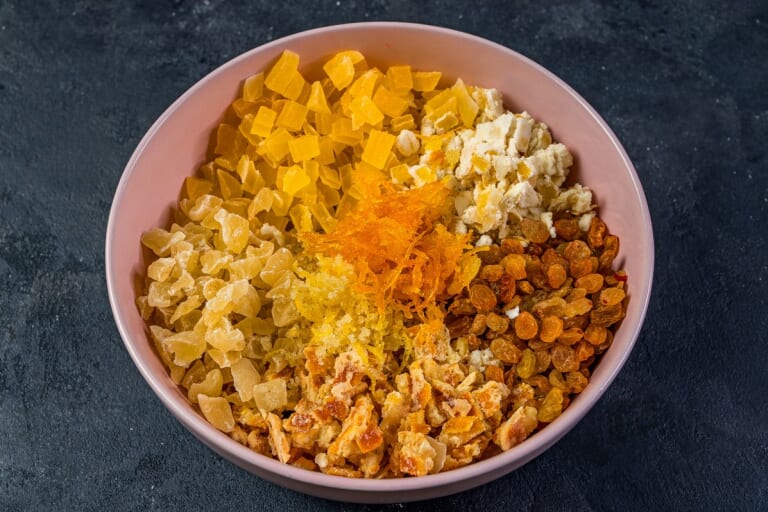 Combining candied fruits and dried fruits of the same color, adding cognac and zest