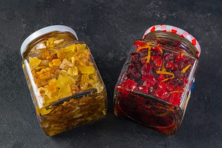 Place the candied fruits in jars