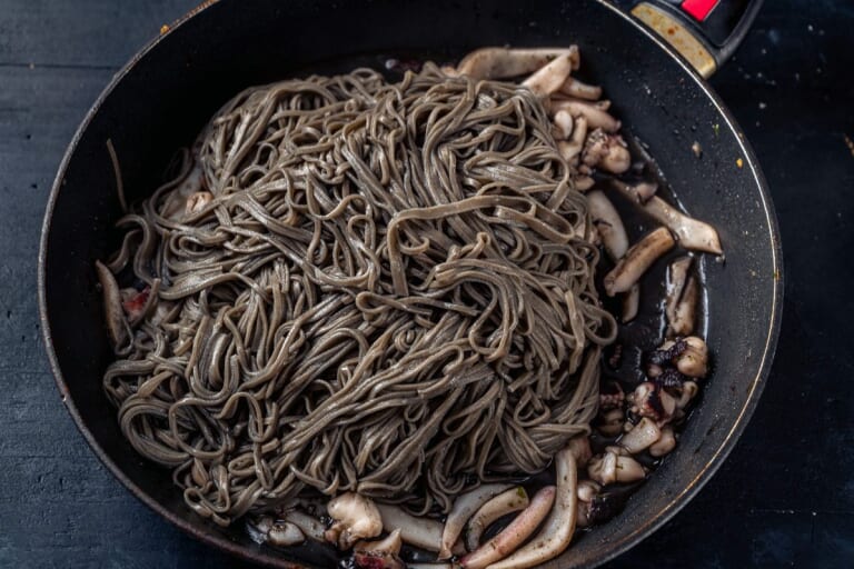 Pasta in the pan with ink sauce
